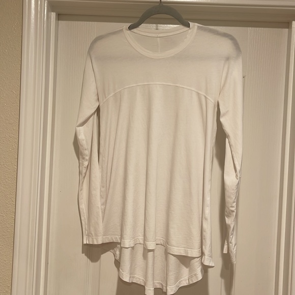 Lululemon Acadia Long Sleeve
White size 4 - Picture 5 of 5